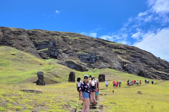2 Days touring Rapa Nui Highlights in small groups - Tahai and Akivi, two very different ahu