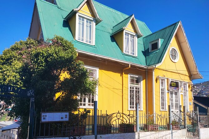 2 Hour Walking Tour in Valparaiso - Two churches with different identities