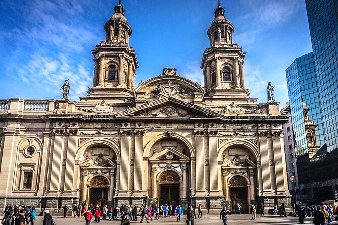 A Private Tour of Santiago with an Experienced Local Guide - La Moneda and the Civic Center