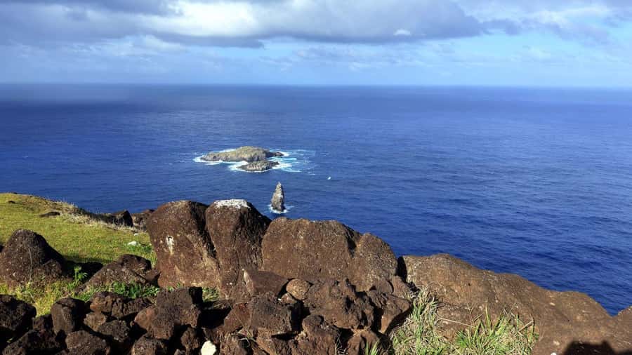 Ahu Vinapu, Rano Kao and Orongo City Half-Day Tour - Rano Kau’s crater lake and ocean views