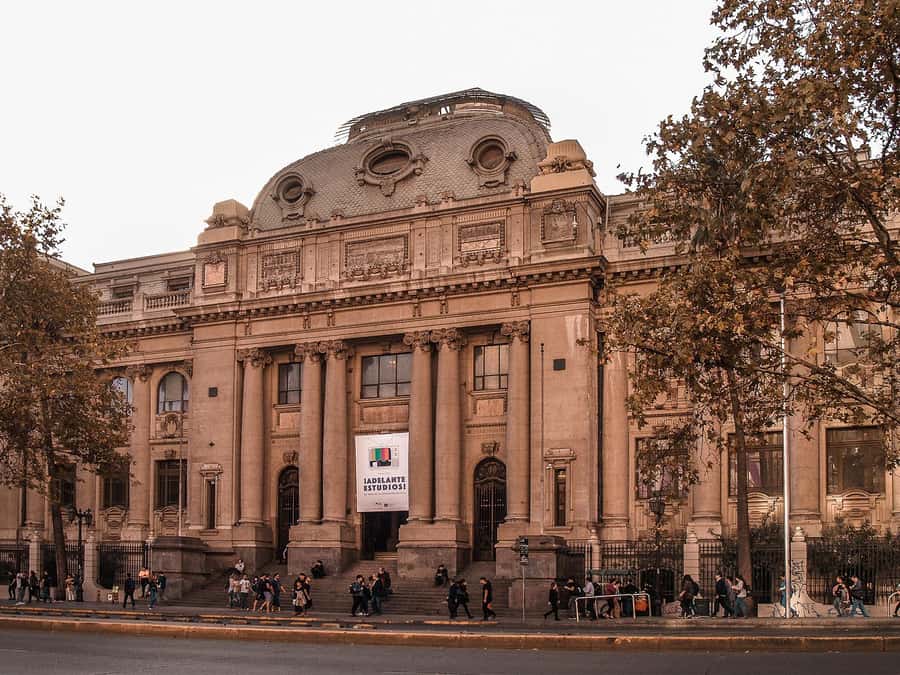 An Architect's Tour of Downtown Santiago - Universidad Católica and the role of design