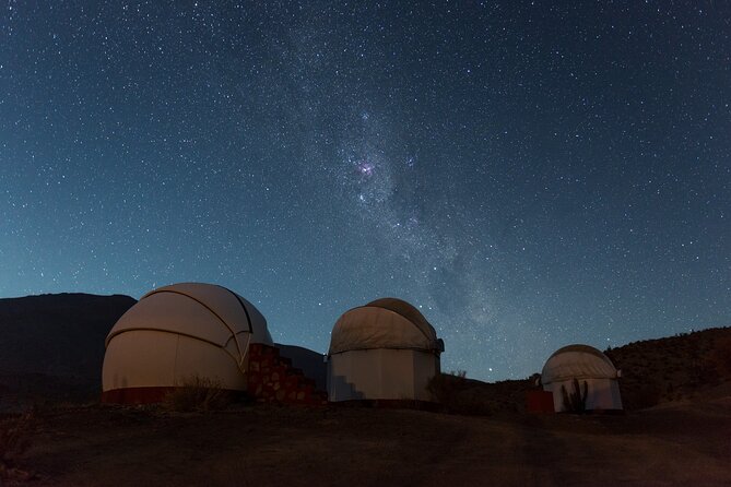 Atacama Stargazing Tour Under One of the World’s Clearest Skies - The second hour: photographs, wine, and local snacks