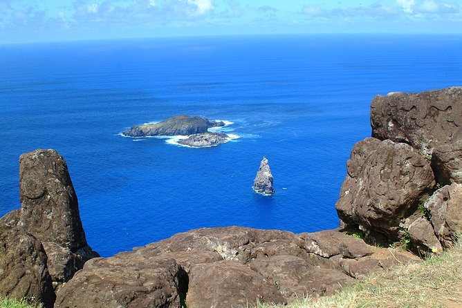 Birdman Ceremonial Route: Orongo, Ranu Kau Half-Day Tour - Ana Kai Tangata and the cave drawings by the sea