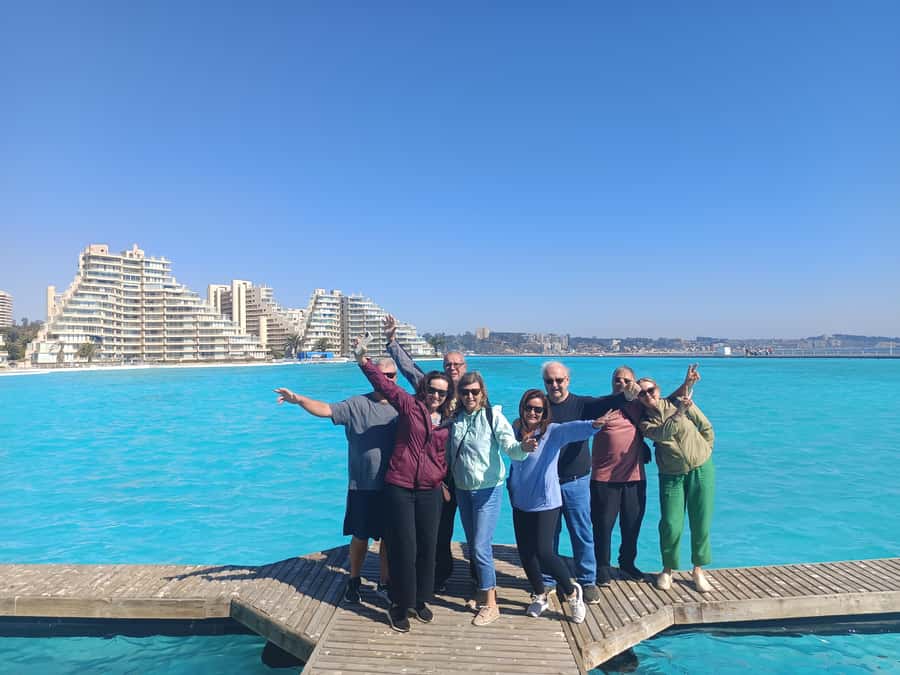 BLACK ISLAND AND CHILEAN WINE - Starting the day with hotel pickup