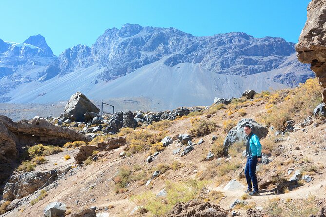 Cajon del Maipo & Embalse El Yeso Tour from Santiago - Casa Chocolate: a sweet stop with a touristy edge