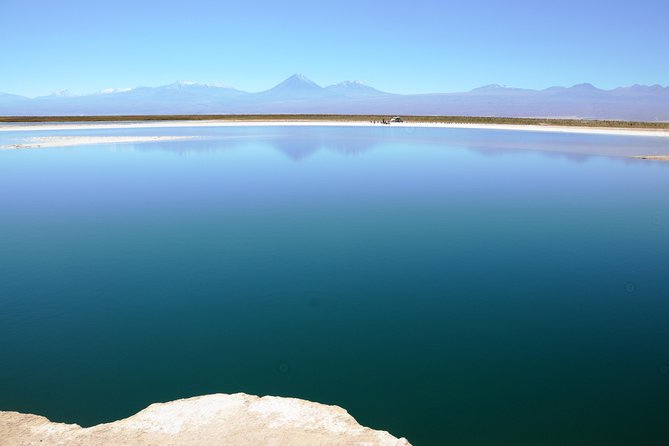 Cejar Lagoon, Tebinquiche Tour and Ojos del Salar from San Pedro de Atacama - Laguna Cejar and the salt-flat setting