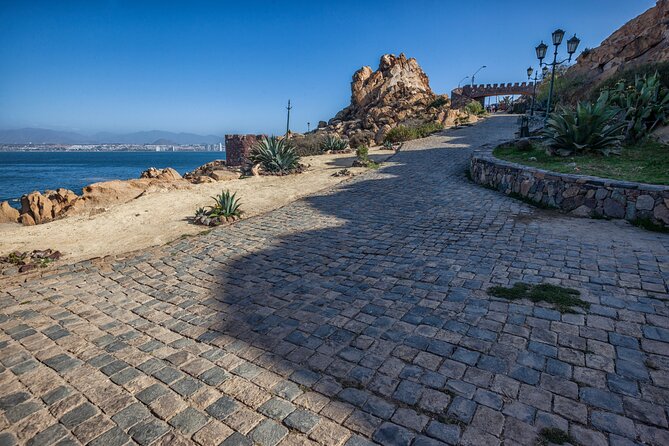 Coquimbo - La Serena City Tour for Cruises - Francisco de Aguirre Avenue’s marble statues