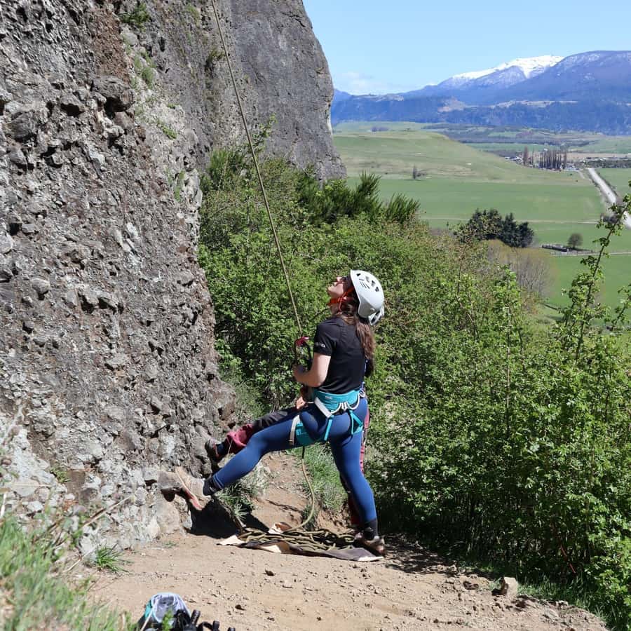 Coyhaique: Rock climbing day tour all included - Three to five routes in a four-hour session