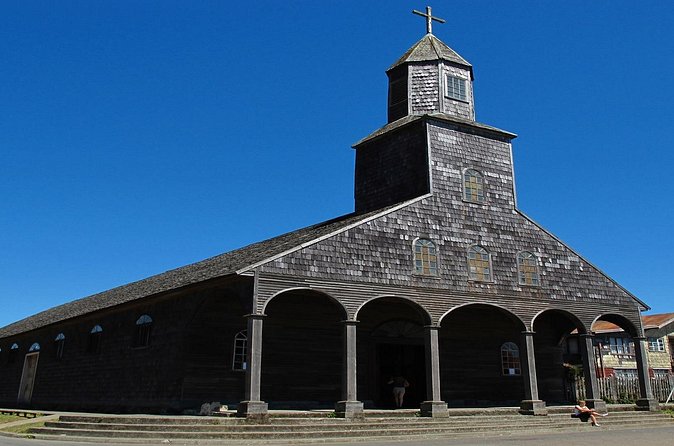 Dalcahue and Quinchao Island Full Day Tour in Chiloe - Santa María de Loreto de Achao Church