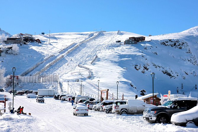 Day in the snow. Farellones snow park - Choosing snow activities without overspending