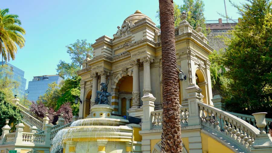 Dia Completo en Santiago: Museo+San Cristobal+City Tour - Transport, language, and physical effort