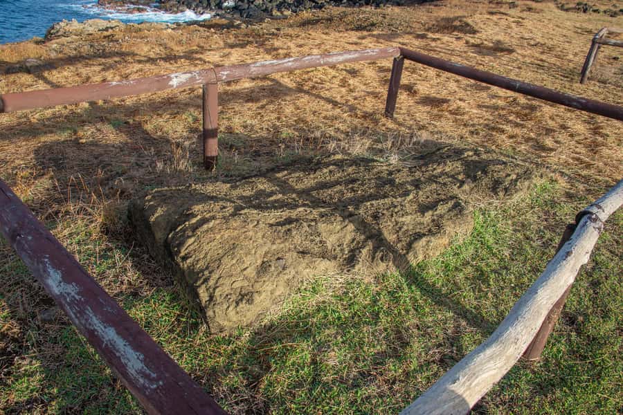 Easter Island Private Tour: Majestic Megaliths South & East - Hanga Poukura and the rough south coast