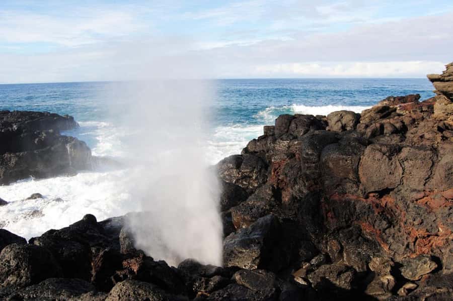 Easter Island Private Tour: Majestic Megaliths South & East - Lunch before the main quarry visit