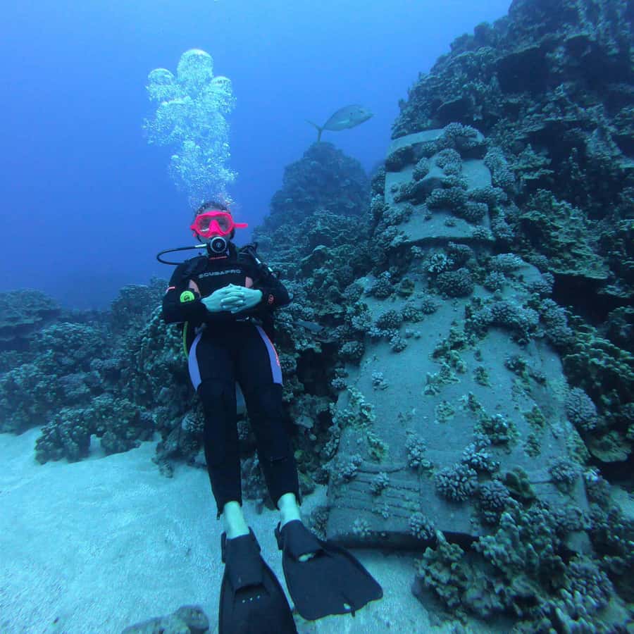 Easter Island: Tropical Diving - The 30-minute safety briefing