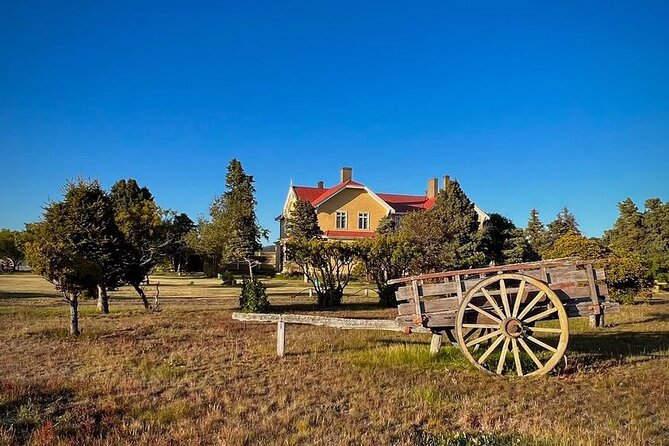 Estancia ,de la comuna de Laguna Blanca - Roast lamb gives the visit a true Patagonian flavor