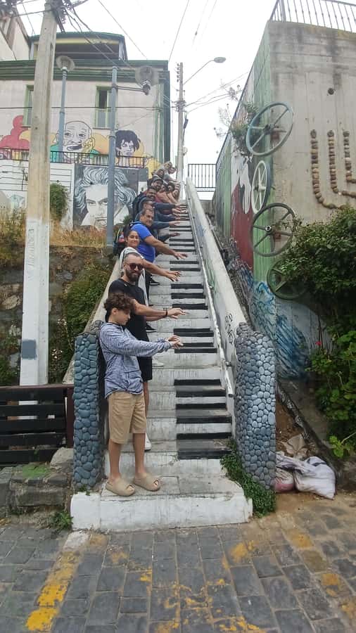 Exclusive Coastal Tour: Valparaíso, Viña del Mar & Reñaca - Valparaíso begins with hills, murals, and wide views