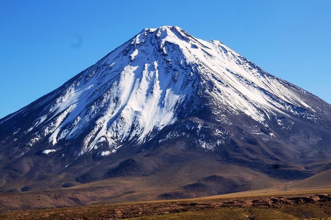 Expedition to Ruta de los Salares + Culinary Delights - Licancabur viewpoint: breakfast under a volcano