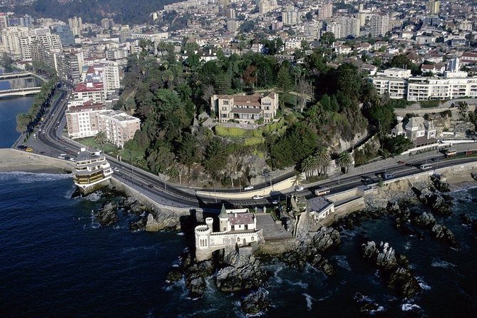 Famous Viña del Mar! Premium Walking Tour with a Native Guide - Avenida Perú: waves, rocks, and a more romantic side
