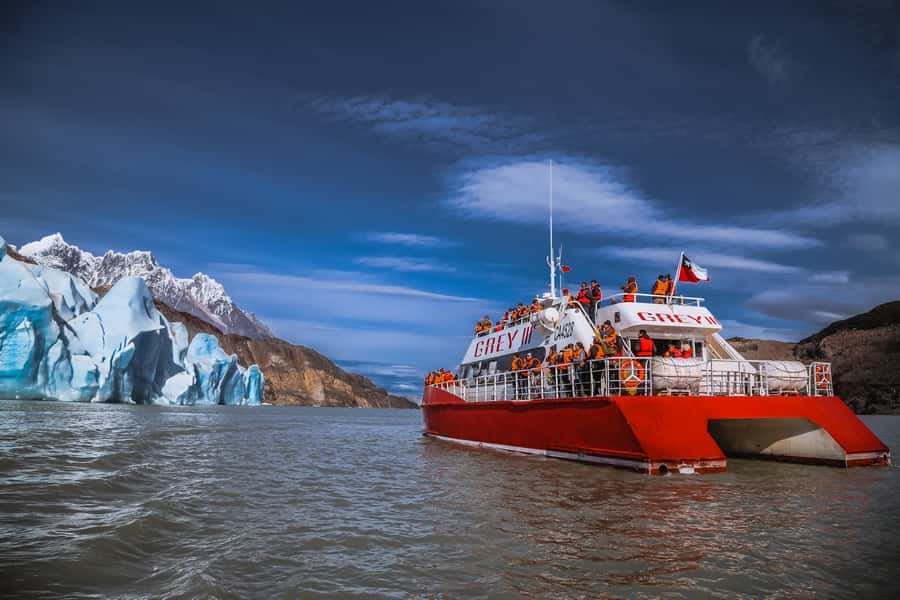 From Puerto Natales: Grey Glacier Tour - Grey Lake by boat: the heart of the day