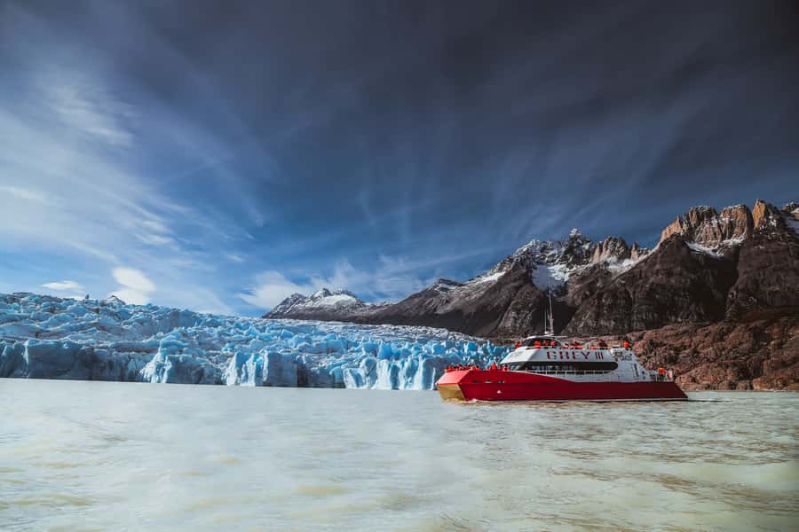 From Puerto Natales: Grey Glacier Tour - Hotel Lago Grey and the walk to the boat