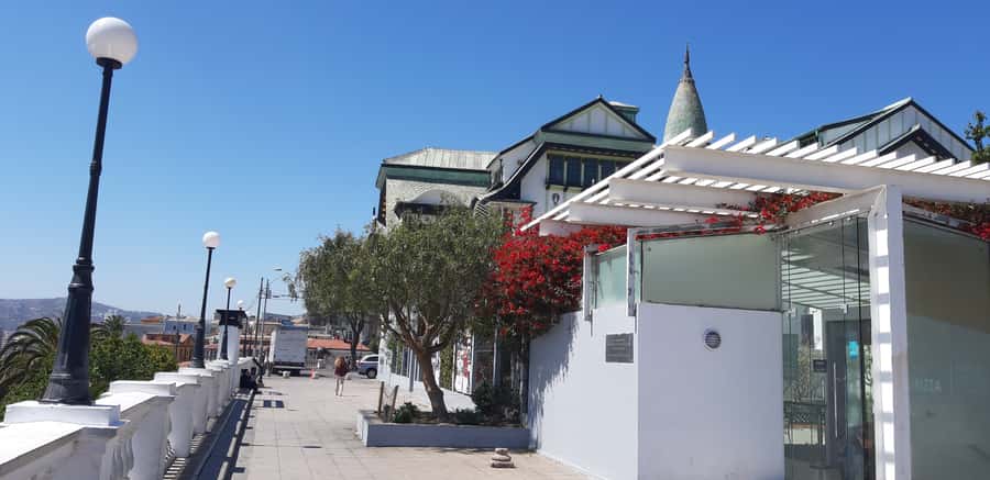 From Santiago: Isla Negra, Pablo Neruda Museum & Winery Tour - Pomaire: Chilean crafts and lunch on your own