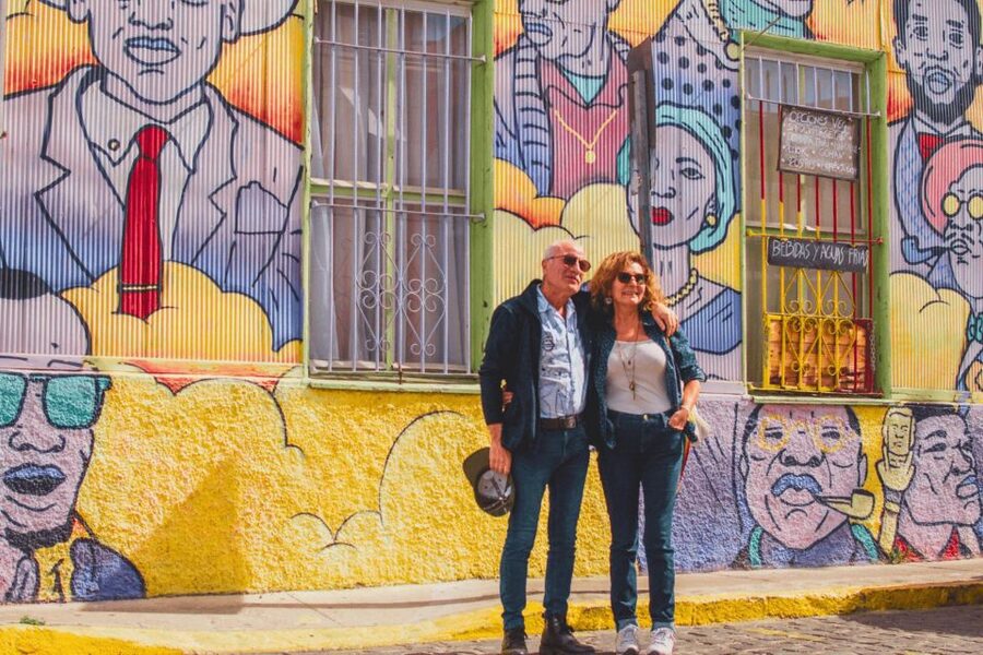 Full Colors: Valparaíso and Viña del Mar - The coach, guide, and pace of the day