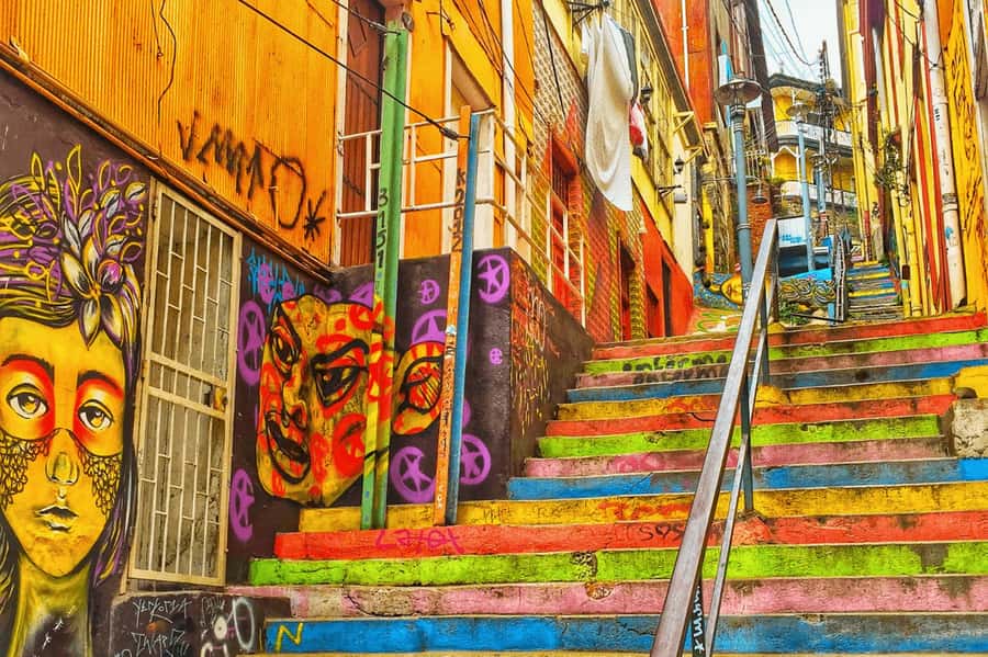 Full Colors: Valparaíso and Viña del Mar - The road west to Casablanca Valley