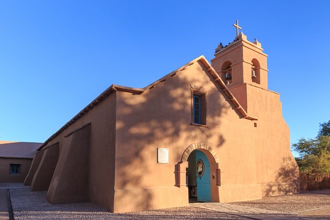 Full day Altiplanic Lagoons + Red stones viewpoint + Salar de Atacama - Miscanti and Miñiques lagoons at 4,200 meters
