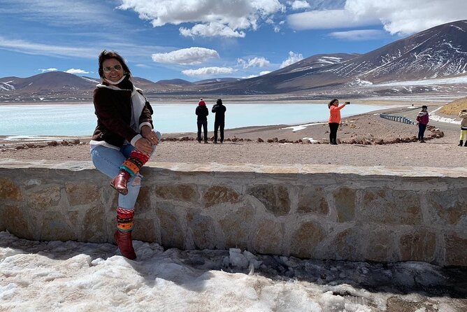 Full Day Tour Altiplanicas and Piedras Rojas Lagoon with Food - Miscanti and Miñiques beneath high volcanoes