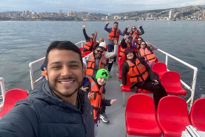 Full Day Tour in Valparaiso and Vina del Mar - What the guide and driver add to the experience