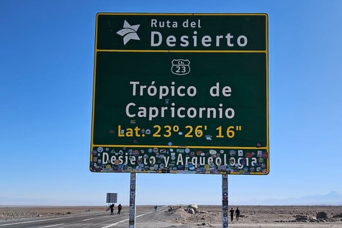 Full Day Tour to Piedras Rojas, Altiplanic Lagoons and Chaxa - Miscanti and Miñiques, blue water above the desert
