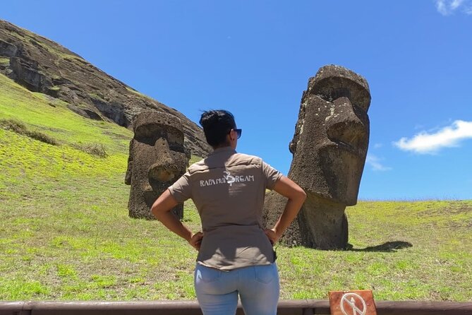 Full Day Tour to the Emblematic Sites in Rapa Nui - Lunch, transport, and the pace of the day