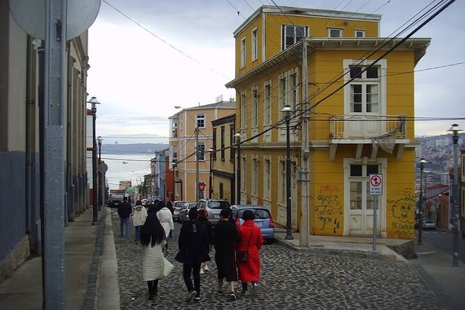 Guided Tour Viewpoints Elevators and Hills of Valparaiso - Paseo Gervasoni mixes views with hilltop character