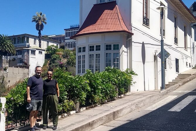 Guided Tour Viewpoints Elevators and Hills of Valparaiso - Museo a Cielo Abierto turns streets into an art route