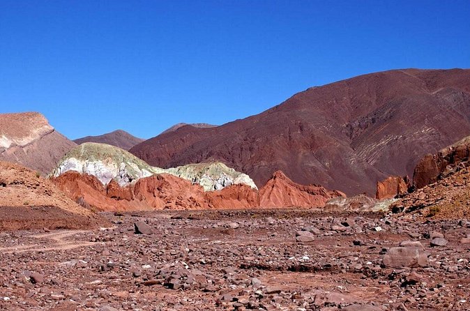Half-day tour to Rainbow Valley - The 7:00 a.m. start and 12:30 p.m. return