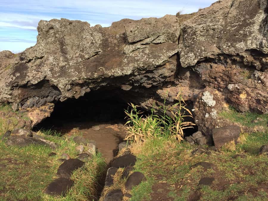 Hanga Roa: Full Day Moai and Mistery - Akahanga: stone remains and the island’s troubled past