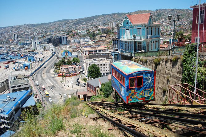 Historic Valparaiso and Viña del Mar from Santiago - The guide and the small-group format