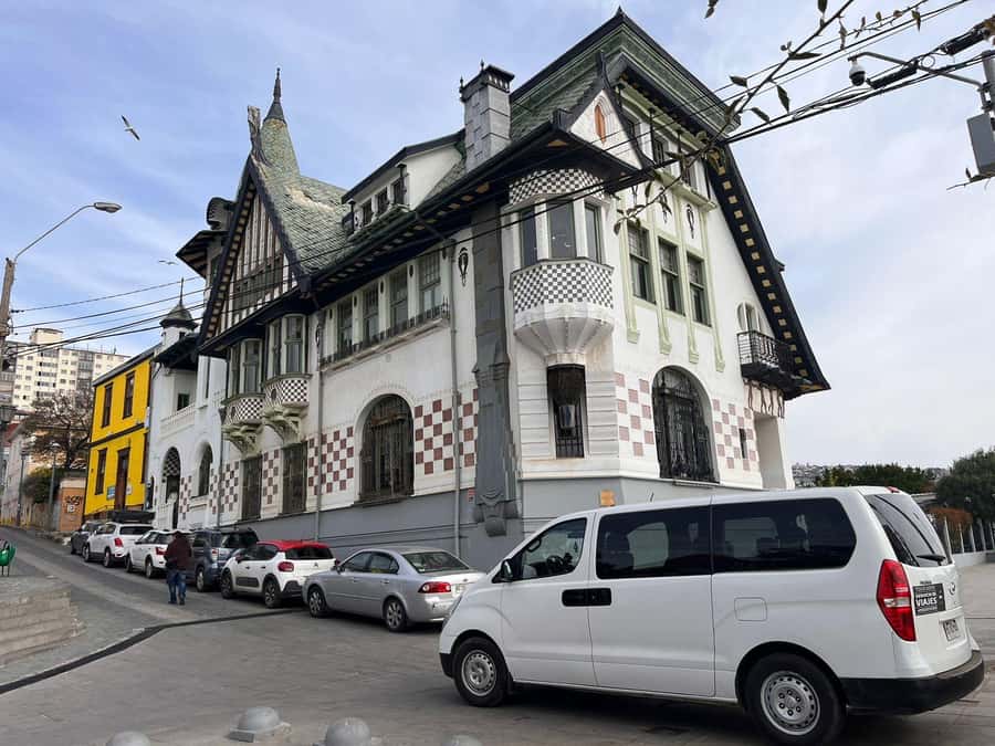 Historic Valparaíso: Private tour by vehicle - Key points at a glance