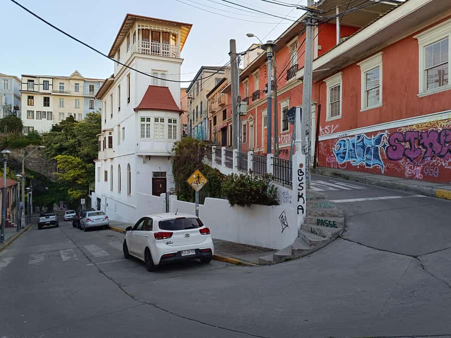 Historic Valparaíso: Private tour by vehicle - Why a private vehicle helps in Valparaíso