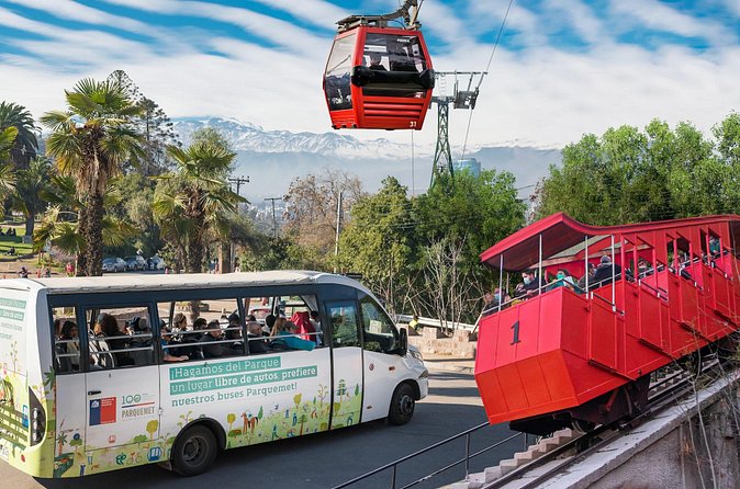 Hop On Hop Off City Tour Santiago, 1 Day Plus Edition - Stop 6: Plaza de la Constitución and La Moneda