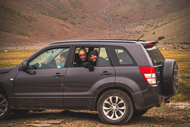 Jipe tour Embalse el Yeso 4x4 with semi-private barbecue - The journey to the reservoir