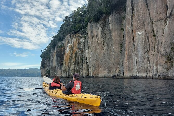 Kayak experience with refreshments. - Lago Espejo Grande: a change in scale