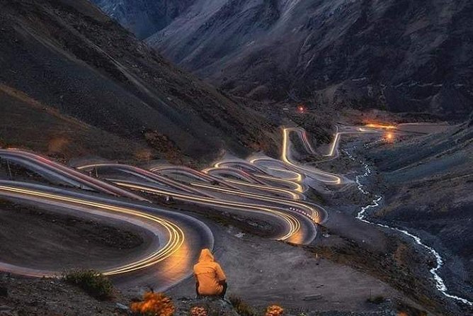 Laguna del Inca Aconcagua, Portillo - Climbing the 29 curves toward Portillo