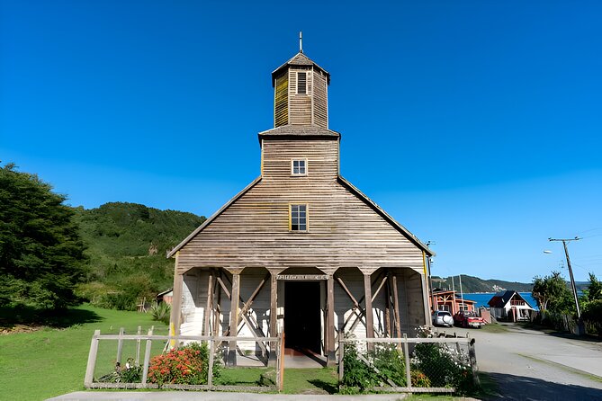 Lemuy Island in Chiloe Full Day Private Tour - Chonchi Church and local traditions