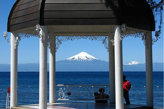 Llanquihue Lake Cirquit - Waterfalls - A small minivan group changes the feel