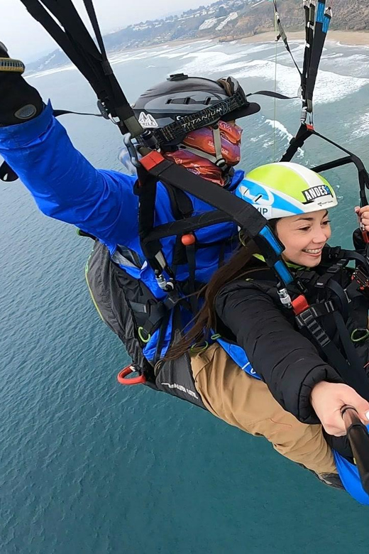 Maitencillo: Two-seater paragliding flight - The controlled descent and landing
