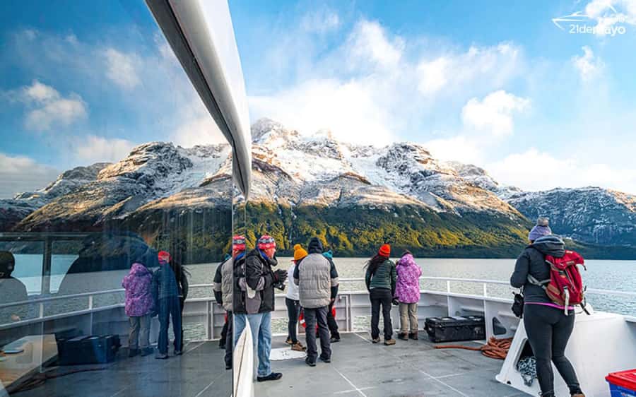 P. Natales: Balmaceda & Serrano Glaciers with Lunch & Whisky - Who will enjoy this day most?