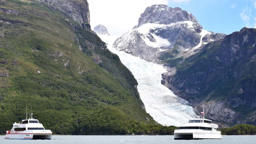 P. Natales: Balmaceda & Serrano Glaciers with Lunch & Whisky - The one-hour walk to Serrano Glacier
