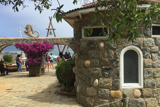 P. Neruda Museums: Isla Negra-La Sebastiana & Lunch F Valparaiso - Key points to know before booking