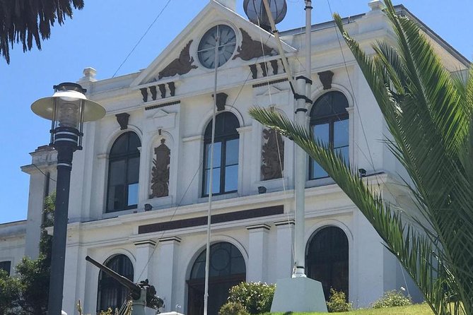 Pre or Post Valparaiso Cruise with Santiago City Tour and optional Vineyard - Parque Bicentenario and Santiago’s financial district